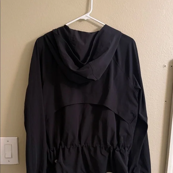 Women's Black lululemon Hooded Jacket - Picture 4 of 6